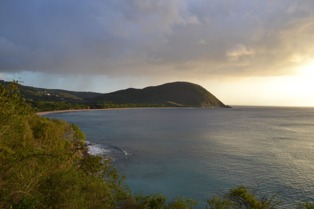 Plage de Grande Anse accessible par sentier à Deshaies Guadeloupe